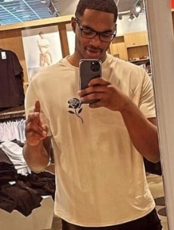 Frisky's profile, a single 33-year-old a man in Accra