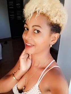 Nana's profile, a single 37-year-old a woman in Antalaha