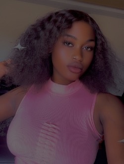 Fatou's profile, a single 20-year-old a woman in Dakar-Marine