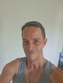 Davy's profile, a single 50-year-old a man in Bullion