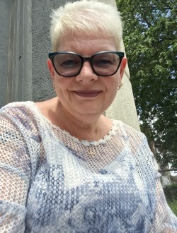 Chantal's profile, a single 54-year-old a woman in Saint-Léonard