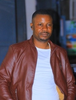 Arnold's profile, a single 40-year-old a man in Adzabikat I