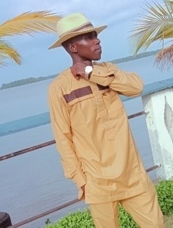 Théodore's profile, a single 37-year-old a man in Douala