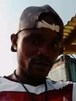 Léo Le Blanc's profile, a single 33-year-old a man in Douala