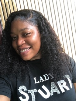 Anita's profile, a single 33-year-old a woman in Douala