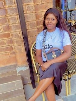 Lauriane's profile, a single 26-year-old a woman in Yaoundé