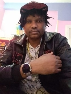 Mike's profile, a single 40-year-old a man in Cairo