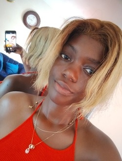 Murielle's profile, a single 23-year-old a woman in Douala