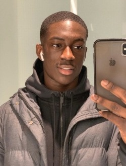 Fallou's profile, a single 25-year-old a man in Dakar