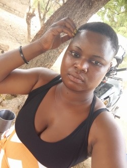 Céline's profile, a single 34-year-old a woman in Pya