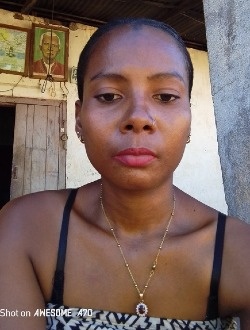 Solange's profile, a single 21-year-old a woman in Mahajamba
