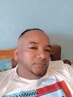 Laurent's profile, a single 37-year-old a man in Cintré