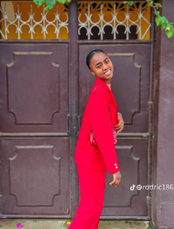Sandra's profile, a single 19-year-old a woman in Antalaha
