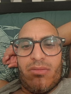 Yb's profile, a single 38-year-old a man in Liège