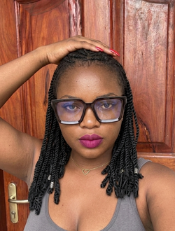 Salomé's profile, a single 28-year-old a woman in Ouagadougou