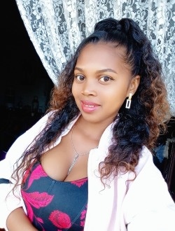 Hanitra M'Ellodïe's profile, a single 30-year-old a woman in Toamasina