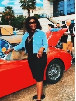 Andrea's profile, a single 54-year-old a woman in Paris