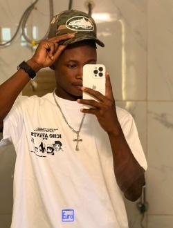 Lutin's profile, a single 20-year-old a man in Porto-Novo