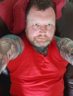Warren's profile, a single 53-year-old a man in Morecambe