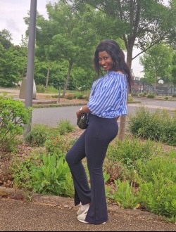 Linne's profile, a single 38-year-old a woman in Bordeaux