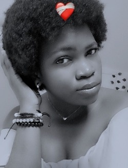 Paola's profile, a single 28-year-old a woman in Douala