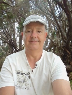 Pierre's profile, a single 64-year-old a man in Le Tampon