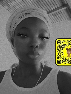 Nina's profile, a single 19-year-old a woman in Lomé