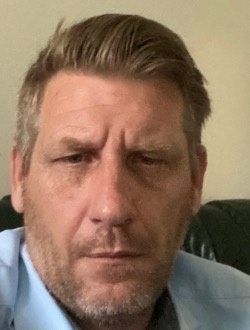 Sam's profile, a single 48-year-old a man in Paris