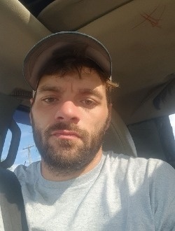 Joe's profile, a single 35-year-old a man in Faribault