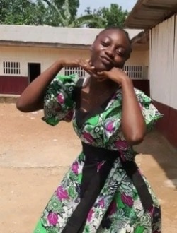 Daphné's profile, a single 21-year-old a woman in Kribi