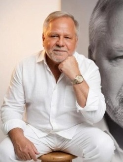 Raymond's profile, a single 68-year-old a man in Montréal