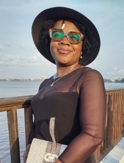 Esther's profile, a single 41-year-old a woman in Douala