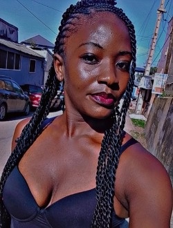 Diane's profile, a single 24-year-old a woman in Douala