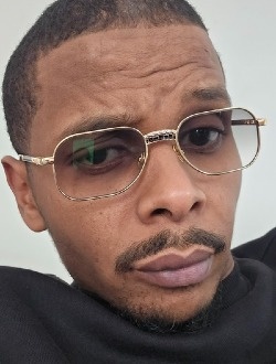 Alpha's profile, a single 37-year-old a man in Paris