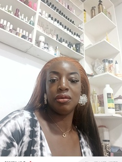 Evelyne's profile, a single 42-year-old a woman in Abidjan