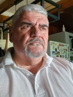 Pierrot's profile, a single 62-year-old a man in Bouguenais