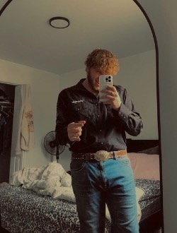 Bryan's profile, a single 21-year-old a man in Thetford Mines