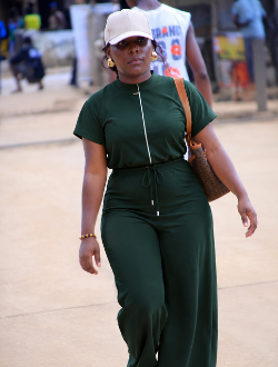 Yvi's profile, a single 25-year-old a woman in Douala