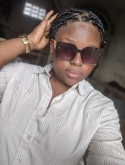 Florence's profile, a single 22-year-old a woman in Lomé