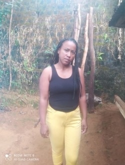 Larissa's profile, a single 33-year-old a woman in Farafangana