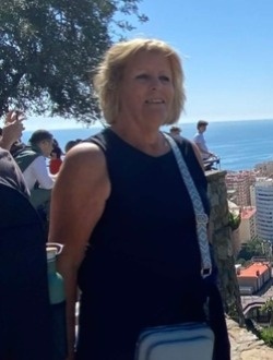 S's profile, a single 68-year-old a woman in Québec