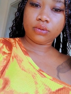 Elise's profile, a single 27-year-old a woman in Yaoundé