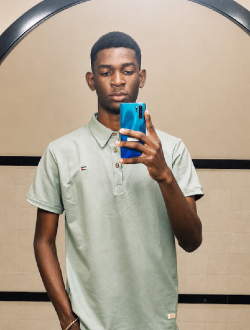 Hadi's profile, a single 22-year-old a man in Dakar