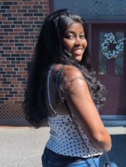 Lucie's profile, a single 33-year-old a woman in Toronto