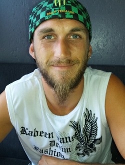 Vincent's profile, a single 40-year-old a man in Engis