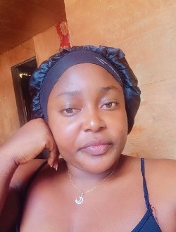 Laura's profile, a single 34-year-old a woman in Koulamoutou