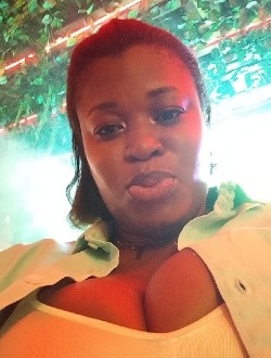 Moon's profile, a single 28-year-old a woman in Yaoundé