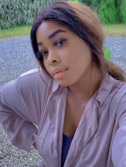 Nina's profile, a single 26-year-old a woman in Abidjan