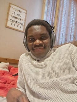 Lux's profile, a single 23-year-old a man in Roanne