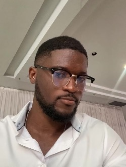 Ros's profile, a single 27-year-old a man in Montréal